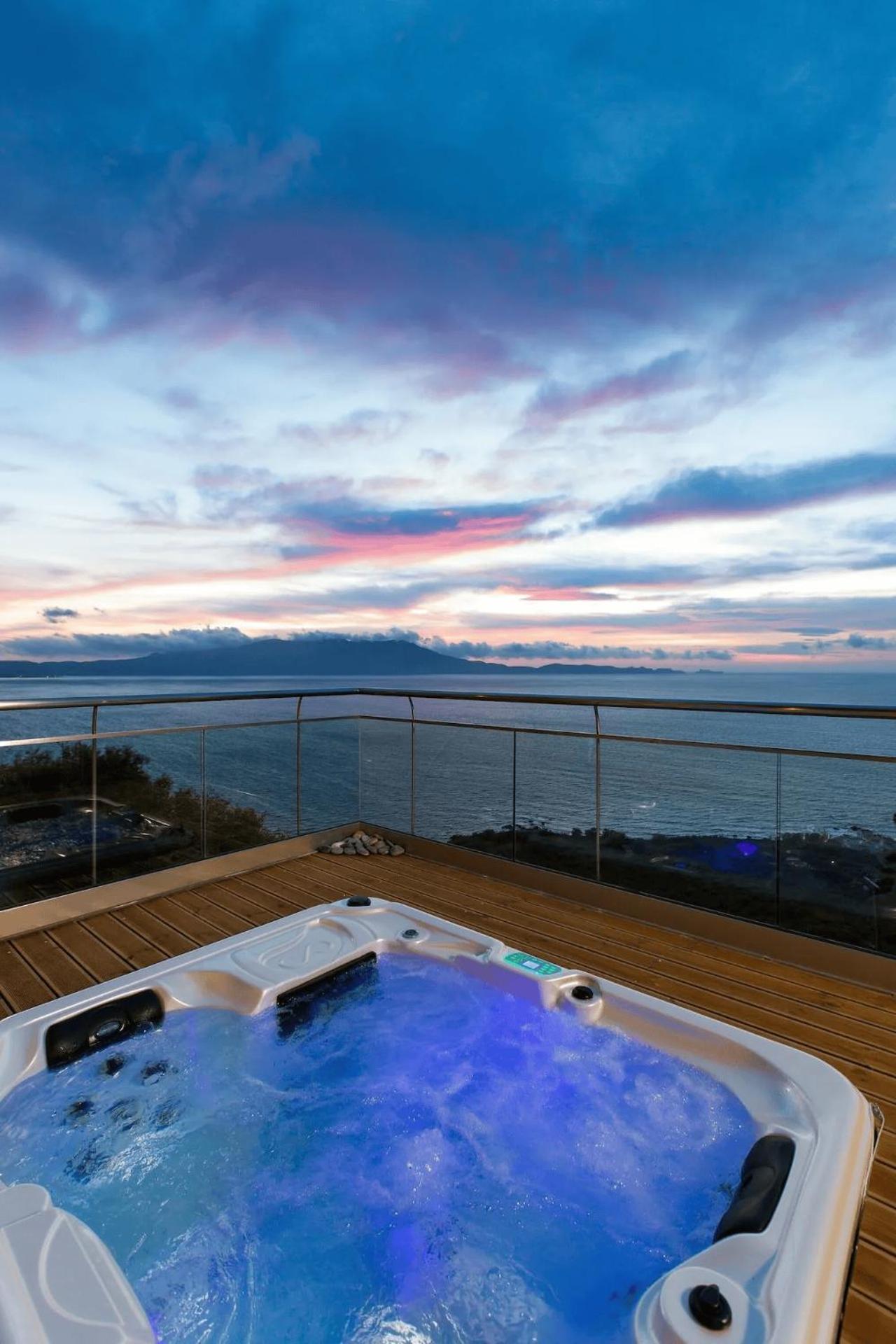 Beachfront Ravdoucha Epavlis Eleni Villa - Pool, Hot Tub, Gym, Sauna, Private Parking, Wifi Χανιά Εξωτερικό φωτογραφία