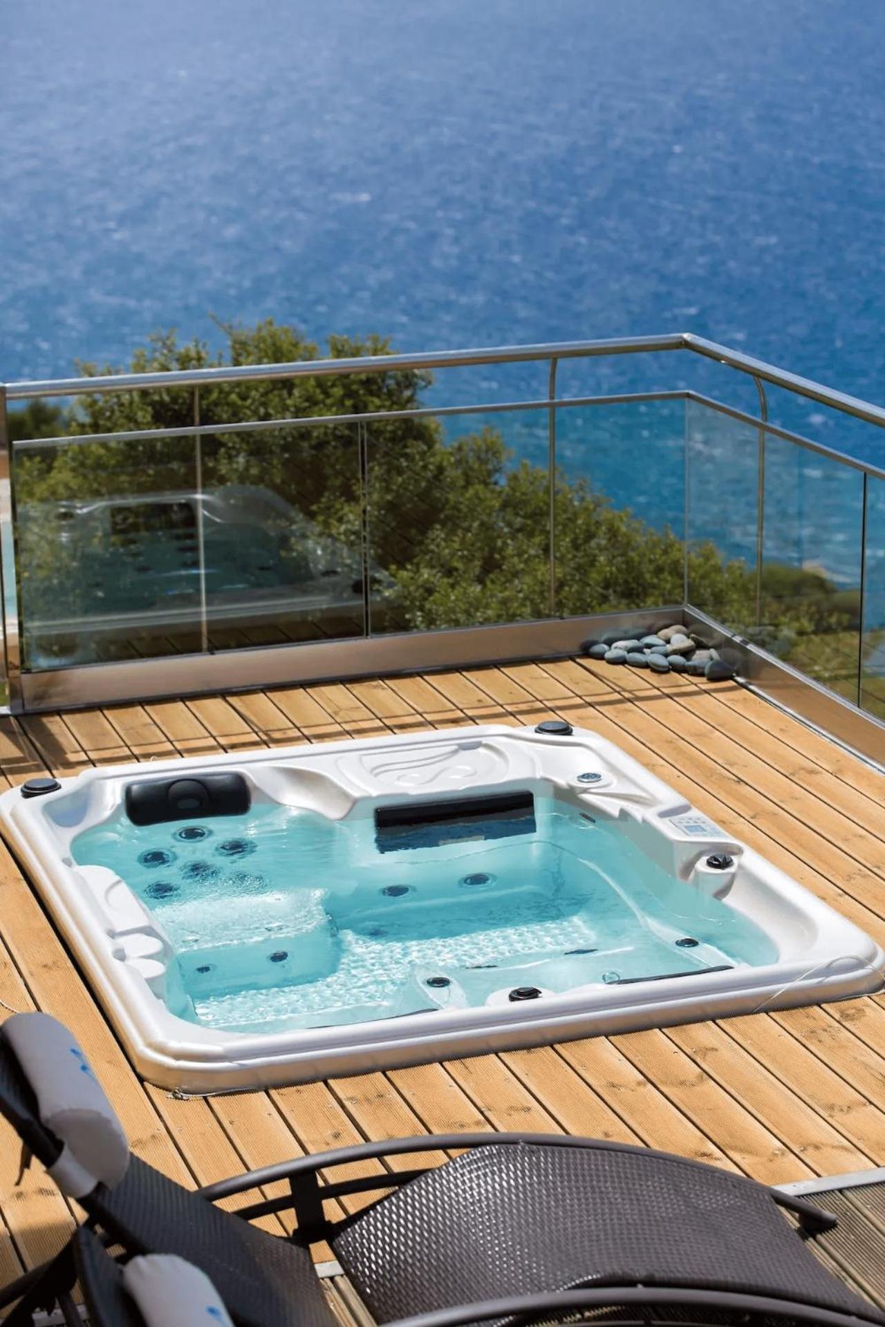 Beachfront Ravdoucha Epavlis Eleni Villa - Pool, Hot Tub, Gym, Sauna, Private Parking, Wifi Χανιά Εξωτερικό φωτογραφία